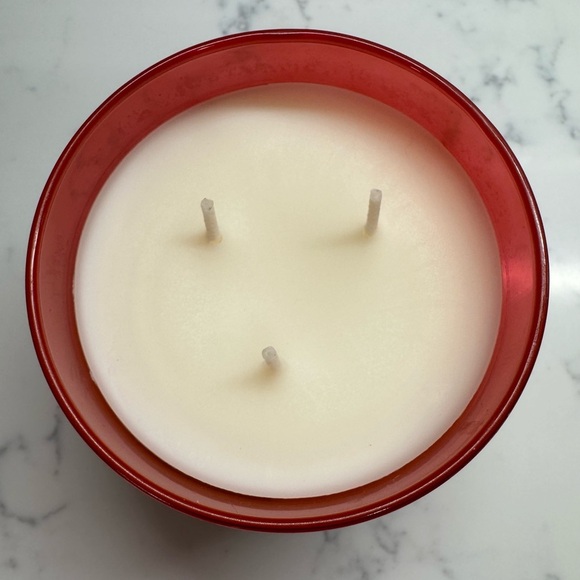 Bath and Body Works The Perfect Christmas Decorative Bow Lid 3 Wick Candle 2025 - Picture 4 of 8